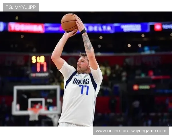 东契奇长距离三分再度命中，独行侠主场震动